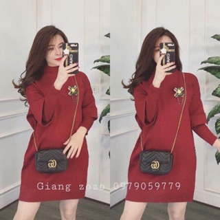Váy len huy hiệu