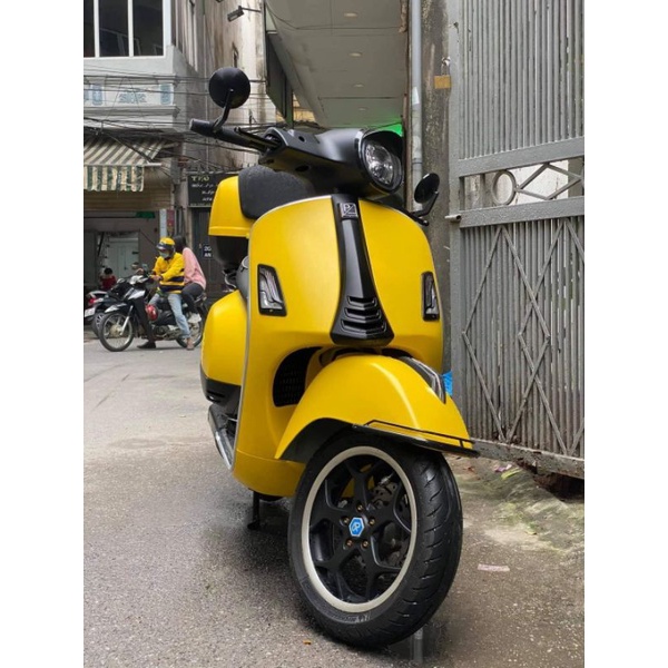 Ốp viền pha nón Vespa LX GTV GTS Primavera