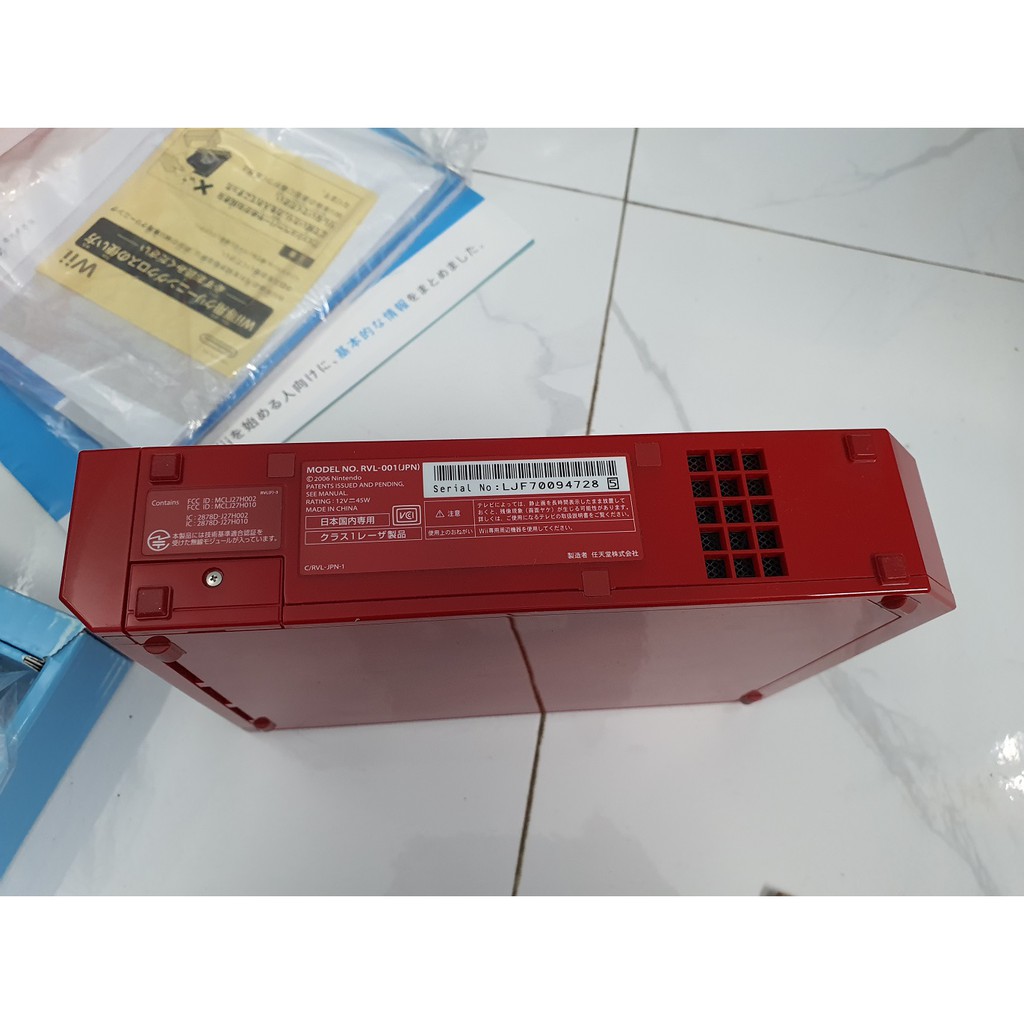 Máy chơi game Nintendo Wii màu đỏ phiên bản kỷ niệm 25 năm Mario