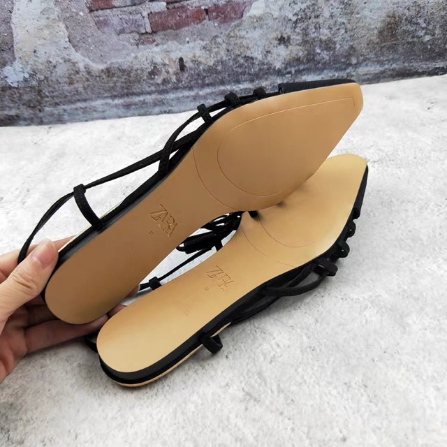 [𝙻𝙸𝙼𝙸𝚃 𝙸𝚃𝙴𝙼]:Sandal Zara xuất bọc mũi đan ô lạ mắt-ord