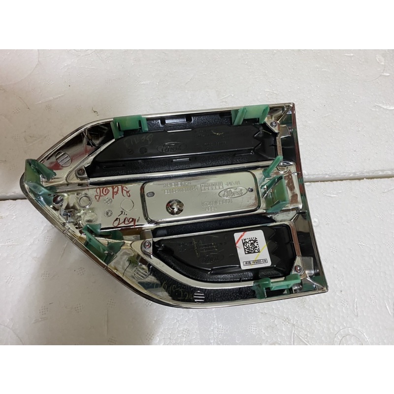Ốp mang cá  gắn tai xe Ford Everest /bên phụ/ EB3B-16G000-C