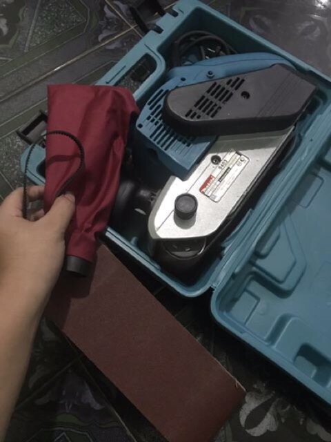 Máy chà nhám xe tăng băng chuyền lớn makita