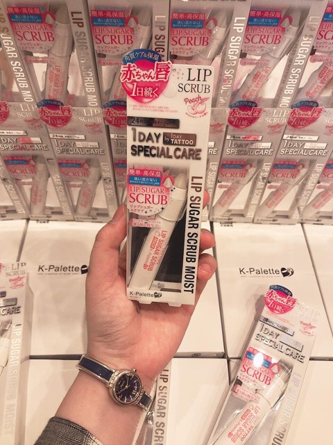 BÚT TẨY DA CHẾT MÔI đình đám LIP SUGAR SCRUB MOIST by 1 Day Tatoo | BigBuy360 - bigbuy360.vn