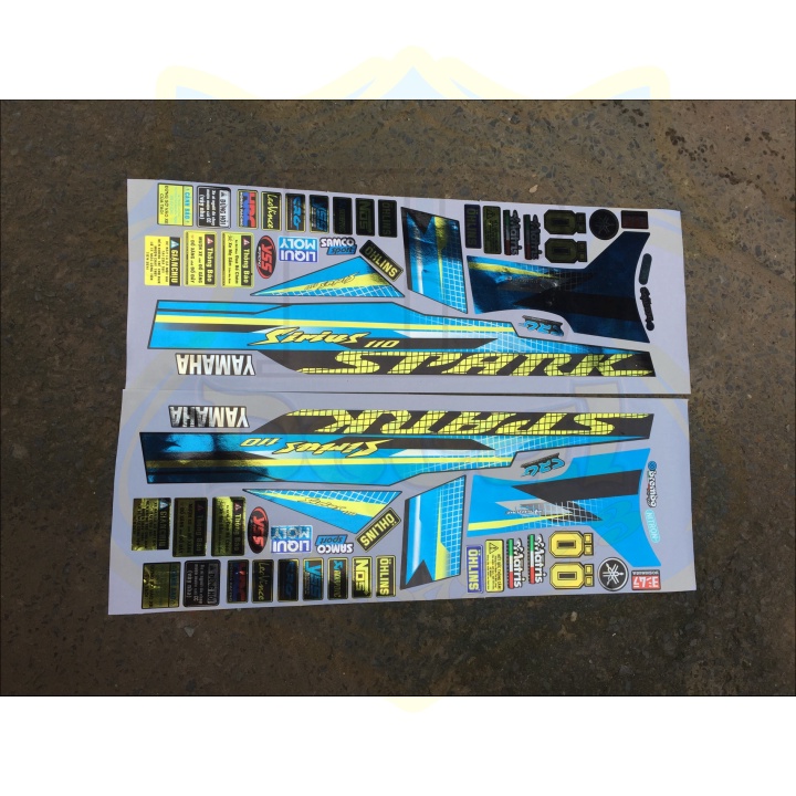 ( Quí khách vui lòng mang ra tiệm cho thợ dán ) Tem SIRIUS SPARK XANH ĐEN CROM CAO CẤP