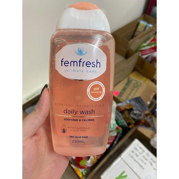 Dung dịch vệ sinh phụ nữ femfresh 250ml