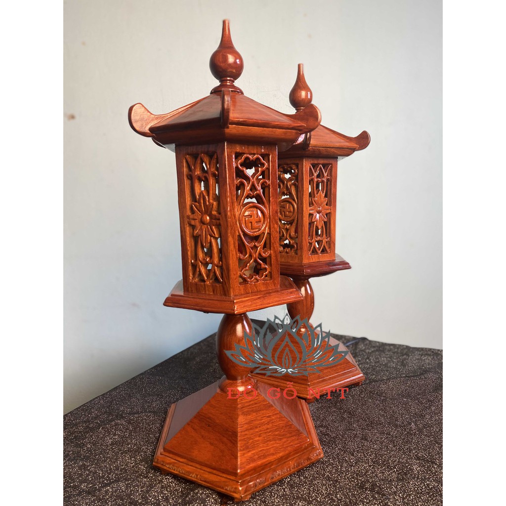 Đôi đèn thờ mái chùa tủ thờ gỗ hương cao 51cm