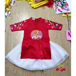 Áo dài cách tân mẹ bé
