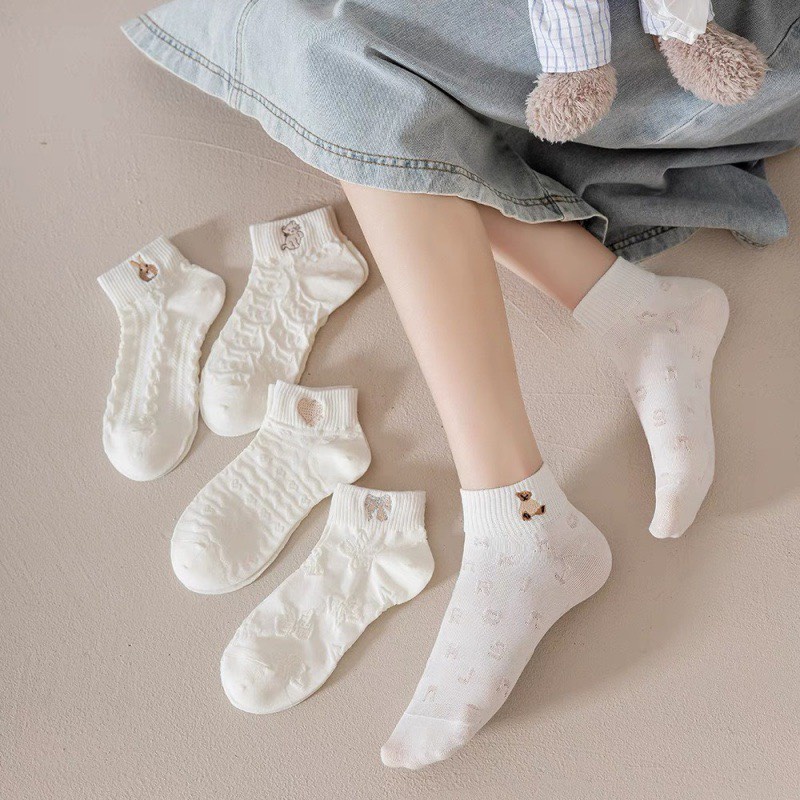 Một Đôi Tất Len Gân Nữ Màu Trắng Họa Tiết Siêu Xinh
