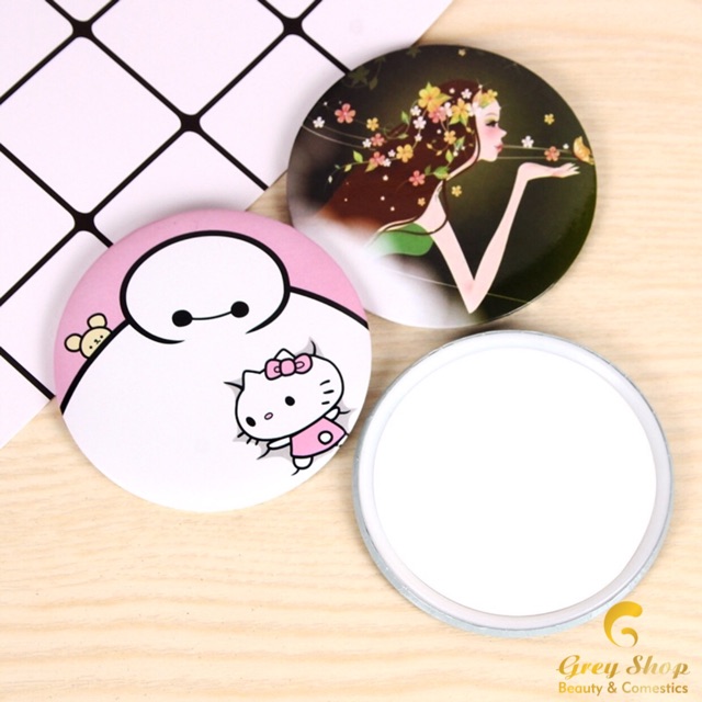 Gương mini cầm tay.