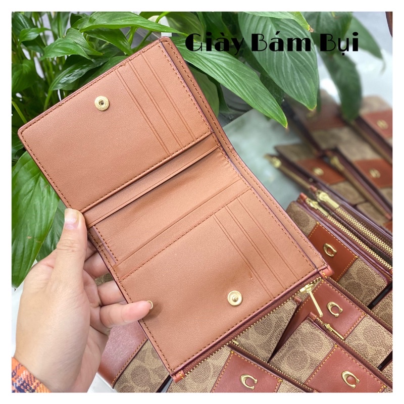 Ví Coach gập đôi Signature Logo Bifold