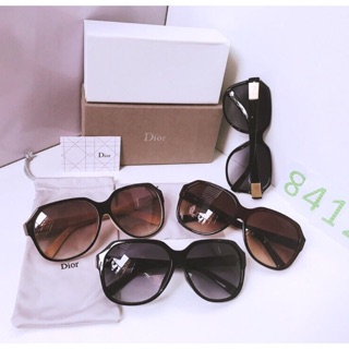 Kính Dior tặng hộp