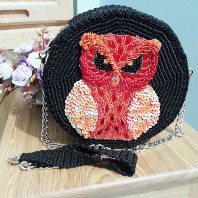 Cú đỏ kết cườm 