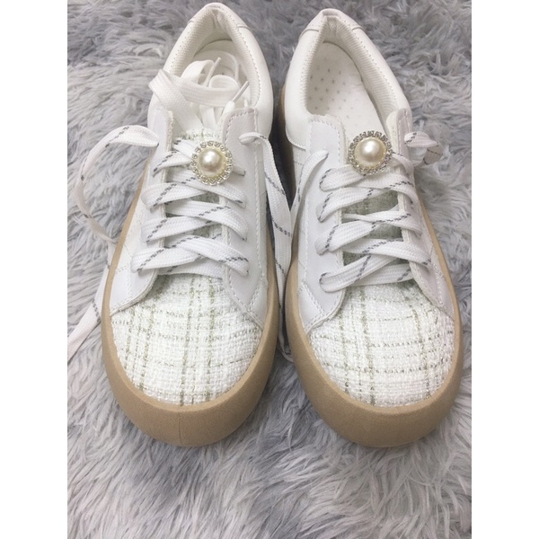 Giày thể thao đế bánh mì nâu vải dạ trắng phối kèm ảnh thật