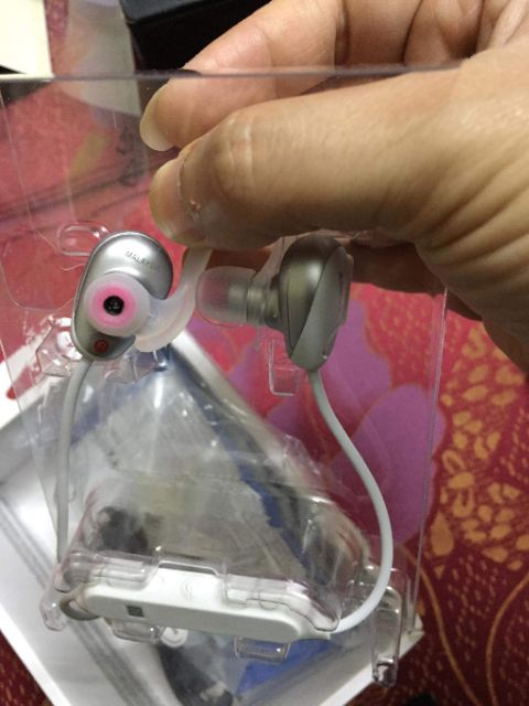 Tai nghe Sony WF-SP600N/BME black & white like new 99%