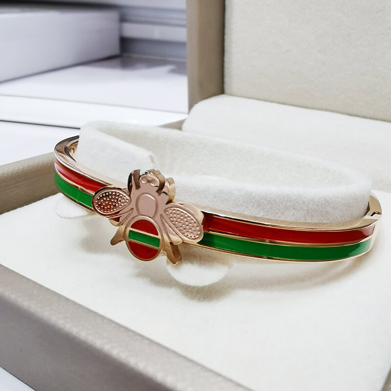 Vòng tay thép titan mạ vàng 18K sang trọng