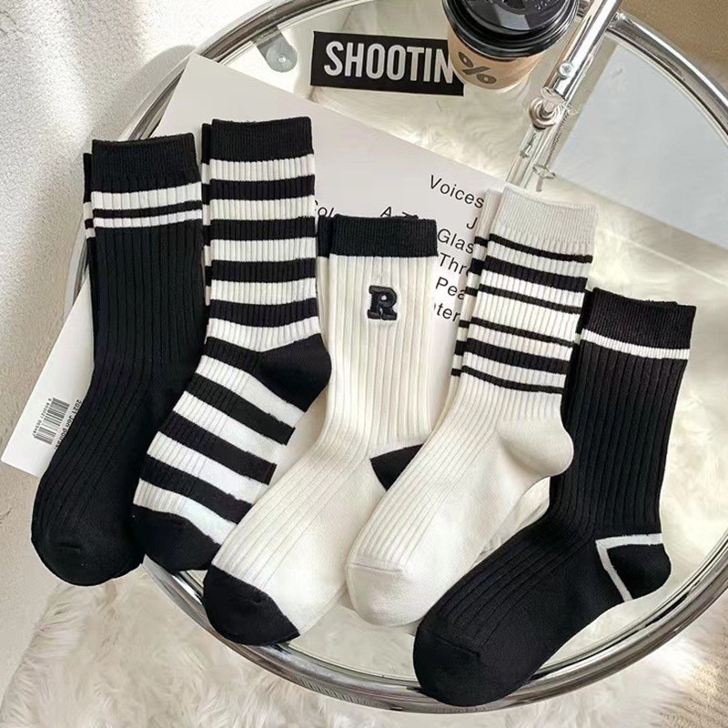 Vớ Cổ Trung Kẻ Sọc Trắng Đen In Hình Gấu Hoạt Hình Dễ Thương Thời Trang Thu Đông Cho Nữ