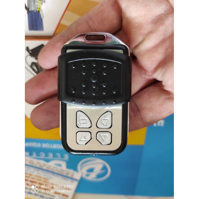 Tay điều khiển cửa cuốn TEC mã gạt 433 mhz