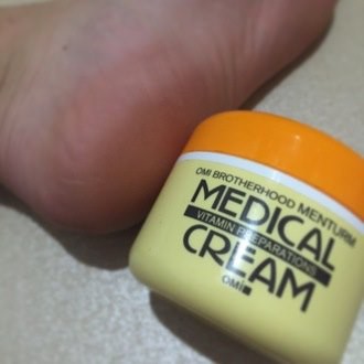 Kem dưỡng chăm sóc da khô nẻ Omi Menturm Medical Cream (145g)