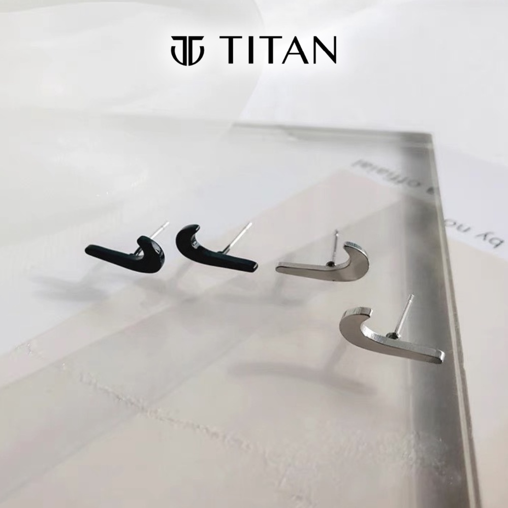 Khuyên tai nam nữ logo Nike Swoosh, bông tai unisex thời trang cá tính 2 màu bạc đen không gỉ Titan shop
