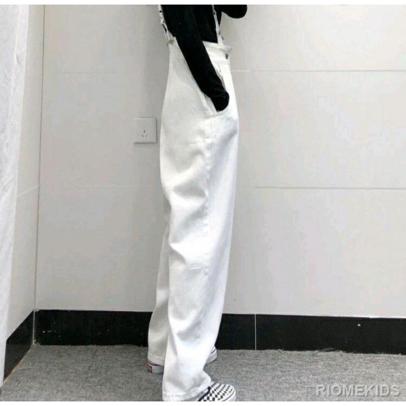Set quần Jeans lệch dây phối áo croptop nỉ tay bồng