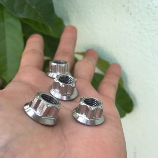 Tán 10ly inox salaya