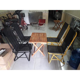 Bàn gỗ xếp cà phê