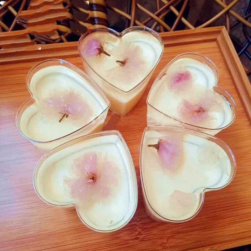 Cốc nhựa cứng hình tim có nắp đậy