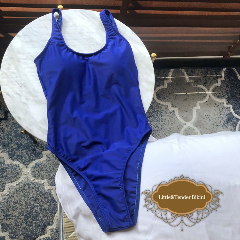 Bộ swimsuit kiểu đơn giản, khoét cao hông sexy!