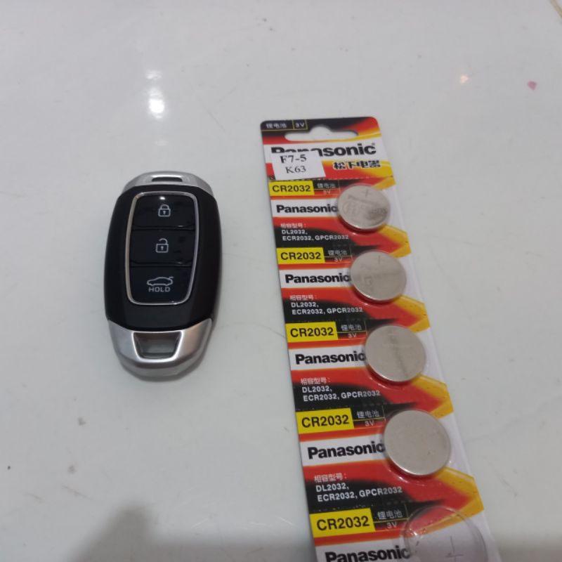 Thay pin remote xe Huyndai accent I10 Santafe Elantra Kia Honda Creta