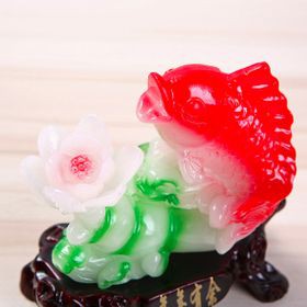 CHÚ CÁ PHONG THỦY BẰNG ĐÁ ĐẾ GỖ