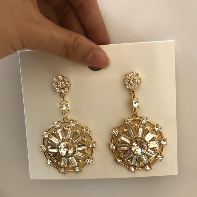 Hoa tai Forever21 giá SALE SALE...Miễn phí vận chuyển nội thành Hà Nội order từ 2 set trở lên.......