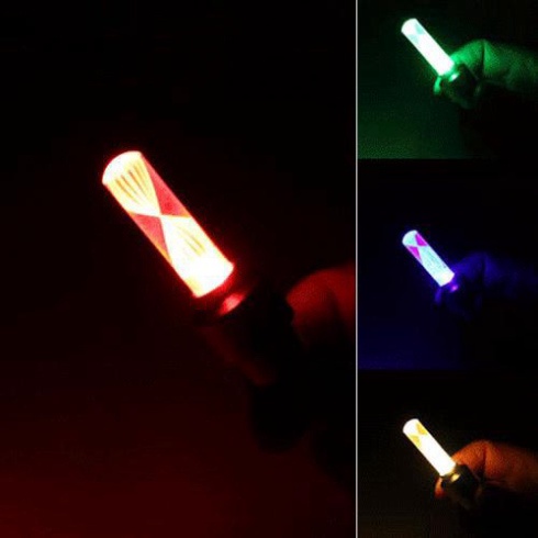 Bộ 2 nút bọc van bơm khí bánh xe phối đèn LED chiếu sáng