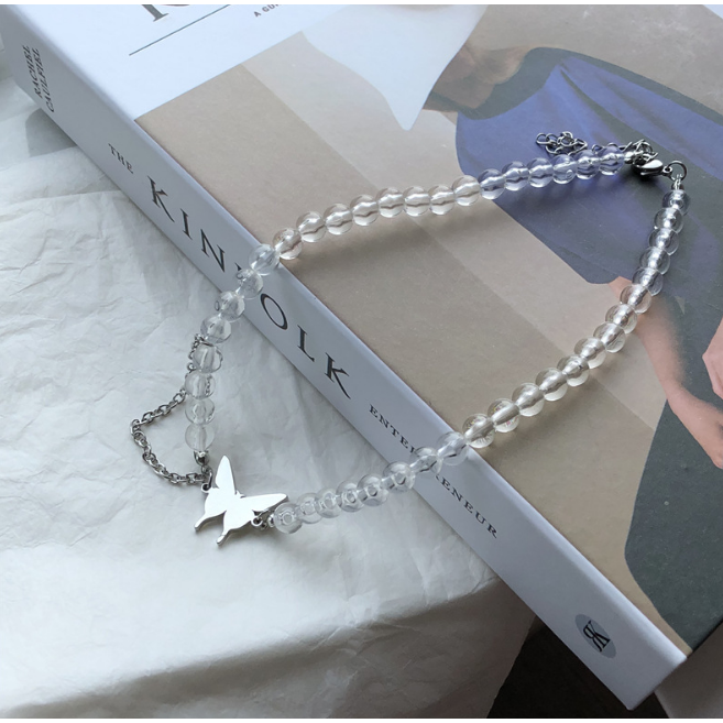 Vòng cổ bằng thép titanium xỏ hạt pha lê trong suốt gắn mặt bướm thời trang