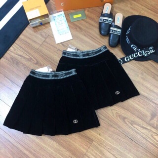 Chân váy xế ly nhung cạp Gucci