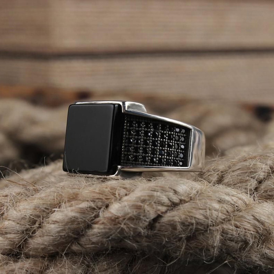 Nhẫn Thép Titan Đính Đá Zircon Đen Phong Cách Punk Cổ Điển Cho Nam