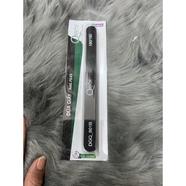 Dũa móng tay quyên chất liệu  giấy nhám  loại tốt  ,dũa được móng giả  shop có bán lẻ 1 cây