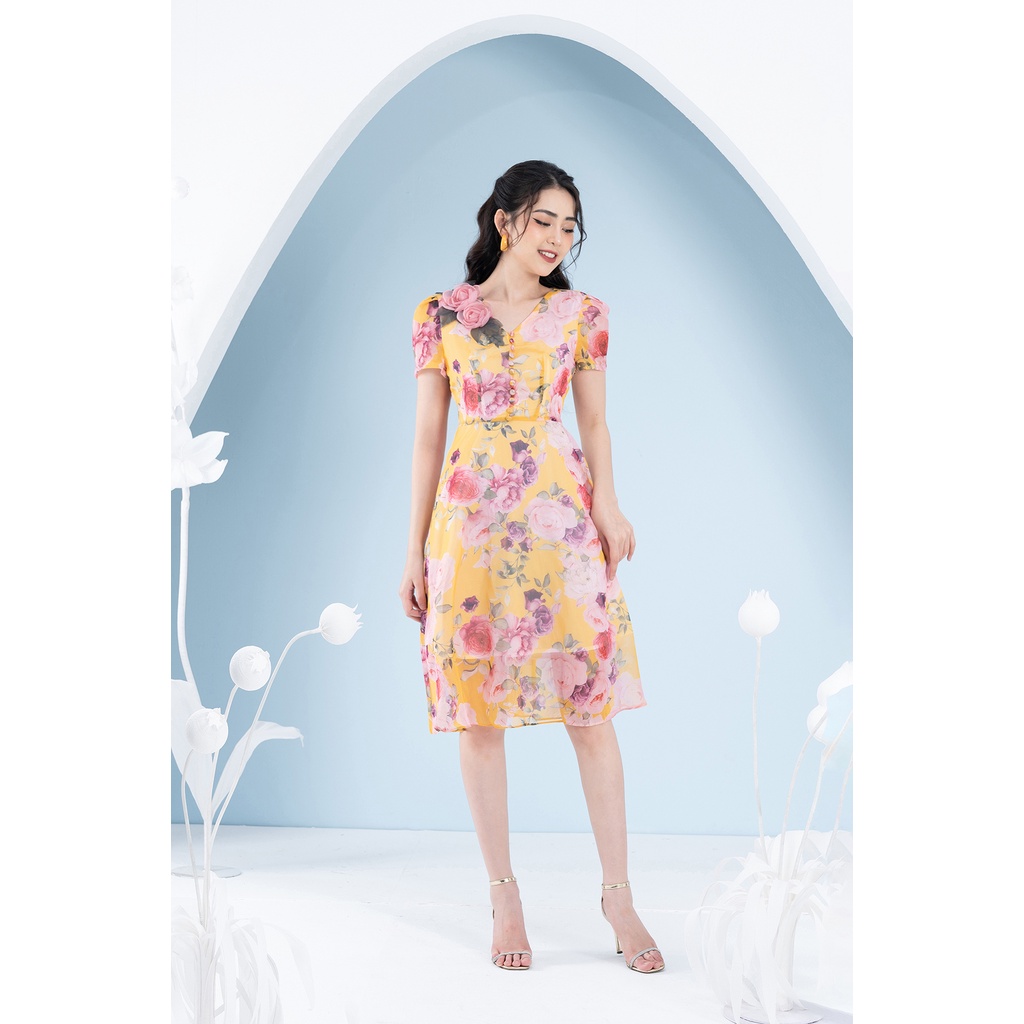 Đầm Tơ Hoa Hồng Đính Hoa Thủ Công Luperi LFV3280 chất liệu mềm mại mát mịn kiểu dáng xòe nhẹ nữ tính cho nàng