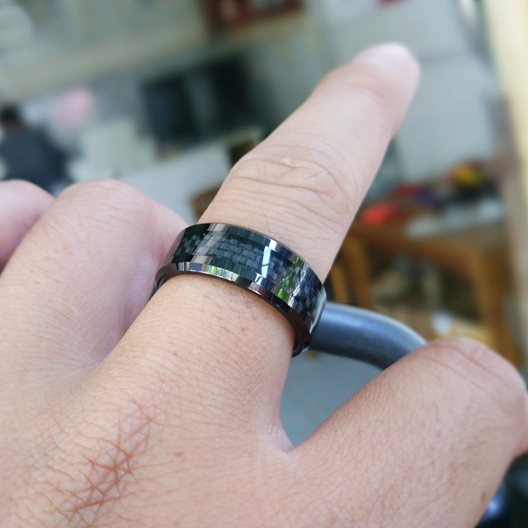 Nhẫn đen chất liệu vonfram cao cấp rất bền và chống trầy xước bề mặt