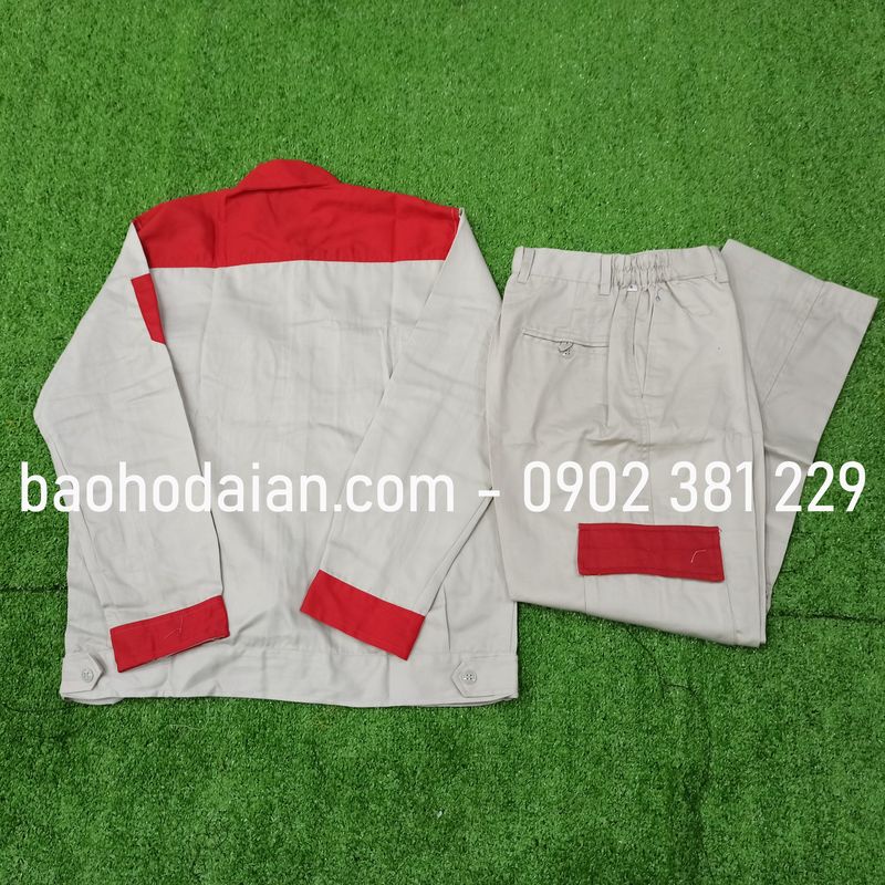 Quần áo bảo hộ lao động vải kaki 31 màu ghi phối đỏ - M04