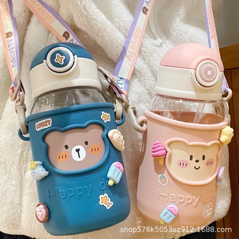Bình đựng nước hình gấu HAPPY 620ml có quai đeo ( TẶNG Sticker 2D&amp;3D và ỐNG HÚT) kiểu dáng dễ thương cho bé và học sinh