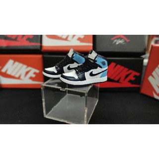 Mô hình giầy Jordan 1 mini. Tặng kèm hộp mica