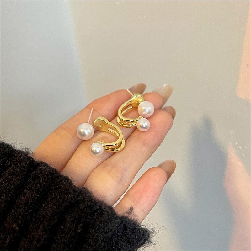 Bông Tai Basic chữ U điểm hạt trai thanh lịch, chân xỏ bạc 925 Her Accessories H100