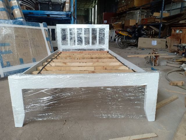 Giường gỗ thông nhập khẩu 1m8x2m