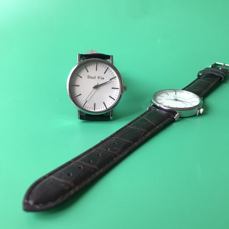 Đồng Hồ Giá Rẻ Darl Vin Dây Da /Phong Cách Cổ Điển / Size 39mm / Hàng Loại 1 Da Tốt Móc Khoá Bằng Hợp Kim