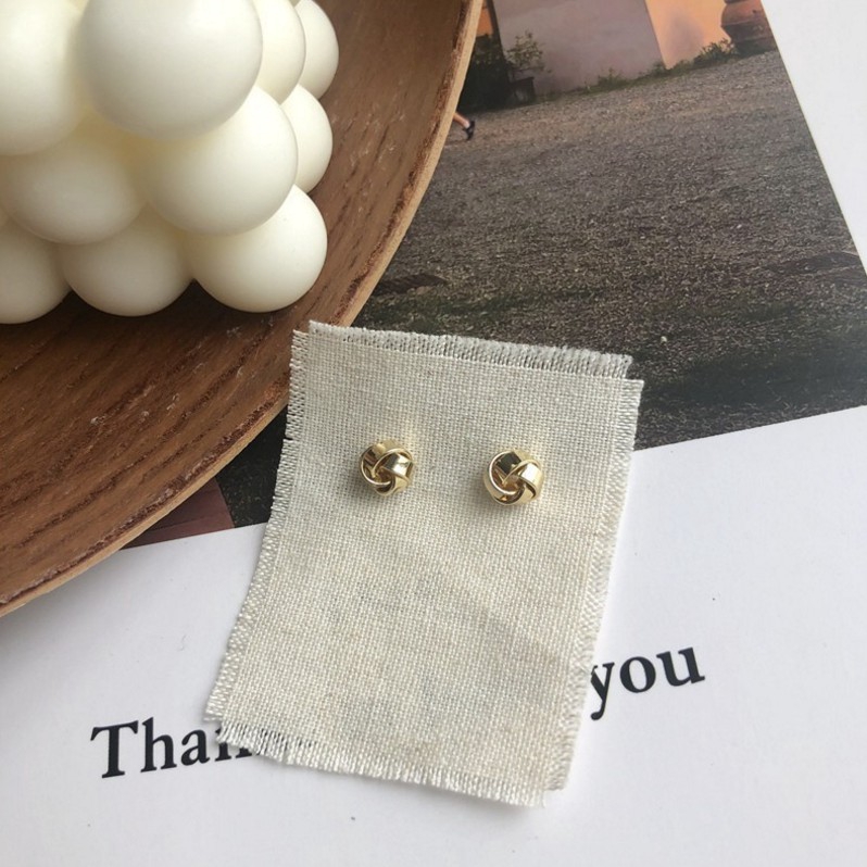 Đôi Khuyên Tai Hình Học Nhỏ Xinh Thiết Kế Đơn Giản Nữ Tính Dành Cho Phụ Nữ