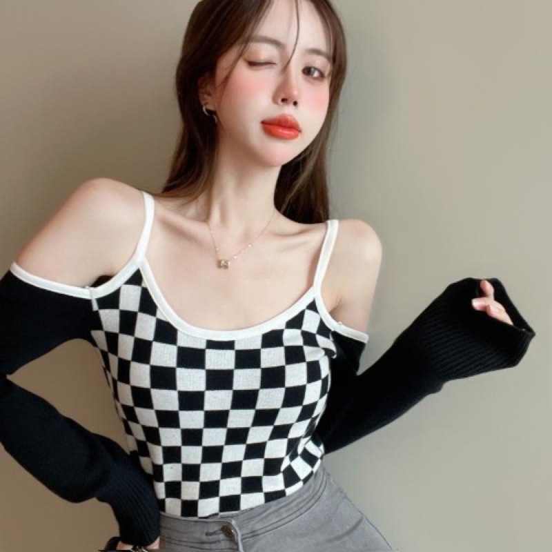 Áo len dệt kim khoét vai quyến rũ, áo croptop len dài tay hở vai hoạ tiết kẻ caro.