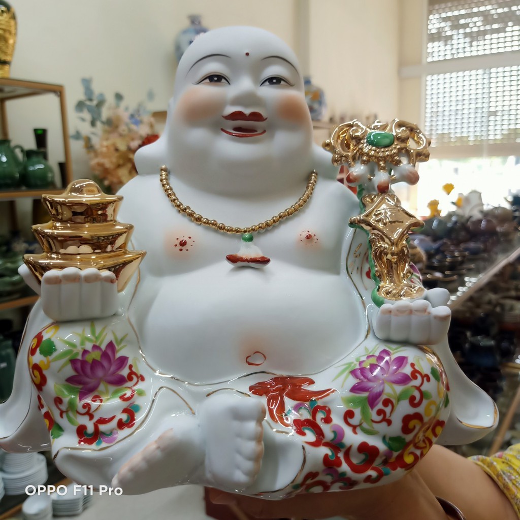 Tượng Phật Di Lạc, Phật Di Lạc Ngồi Áo Gấm Cầm Thoi Vàng Và Gậy Như Ý Tài Lộc