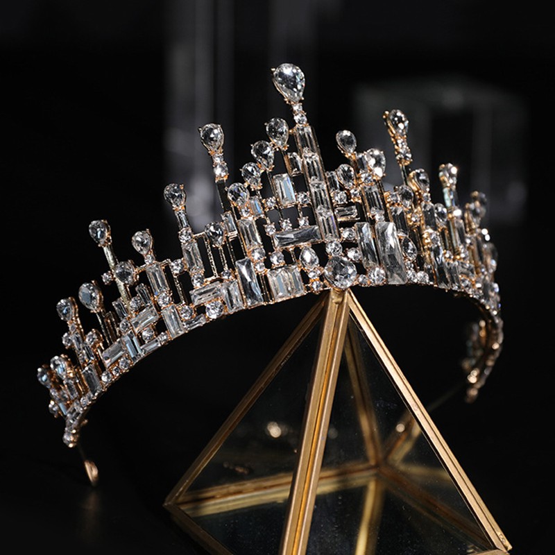 Vương miện đính đá sang trọng cho cô dâu