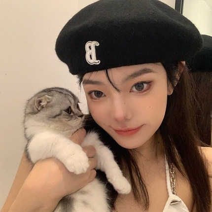 Mũ beret thêu chữ B thời trang nữ tính