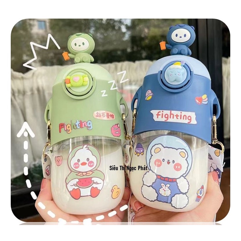 Bình Nước Gấu Ngộ Nghĩnh cho bé_Có Quai Đeo_650ML_Kèm Sticker dán